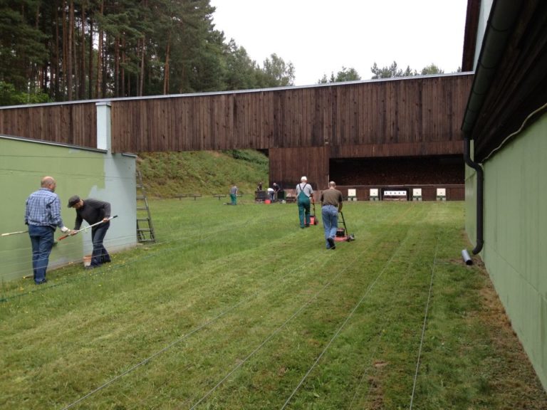 Arbeitseinsatz auf der Schießanlage im Schützenheim in Grafenwöhr